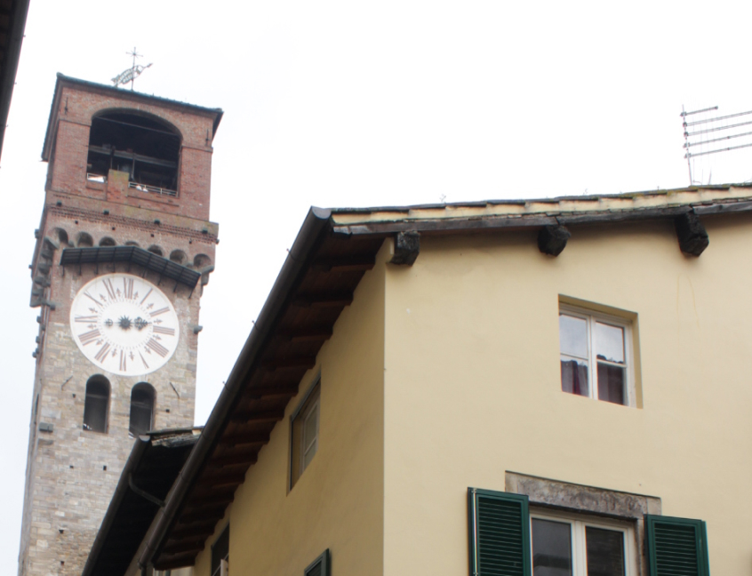 Lucca. Torre delle Ore, Via Fillungo