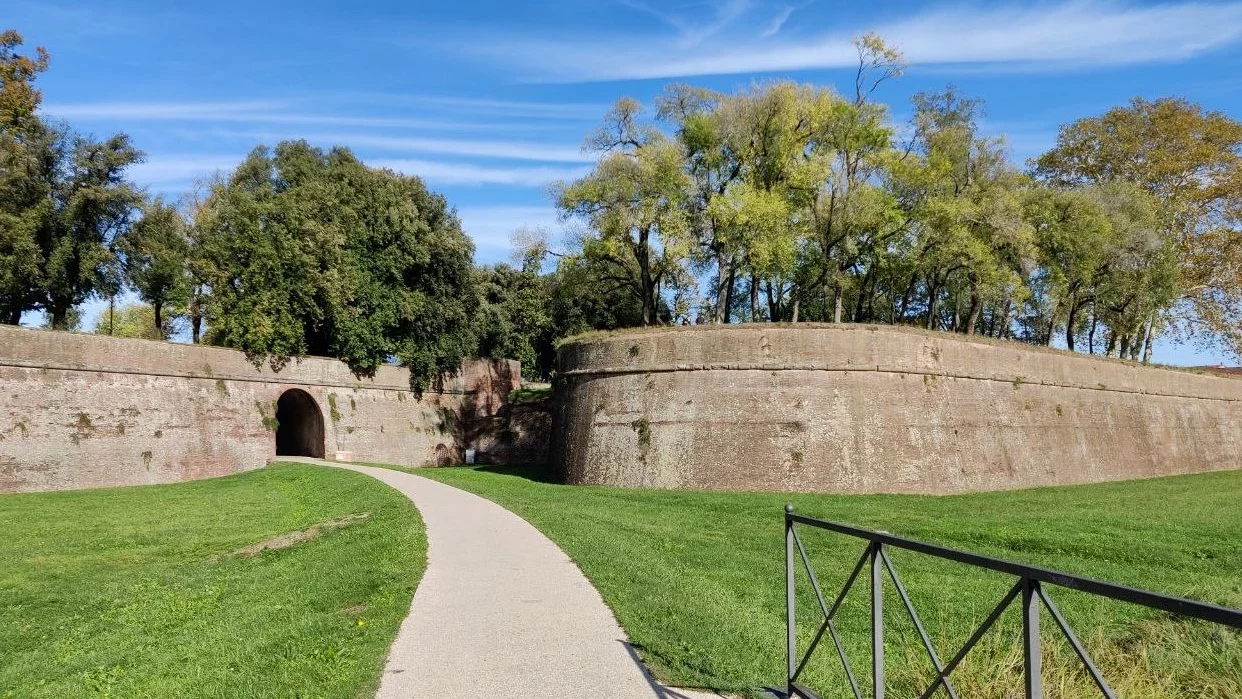 Le mura di Lucca, una delle principali attrazioni turistiche della città.