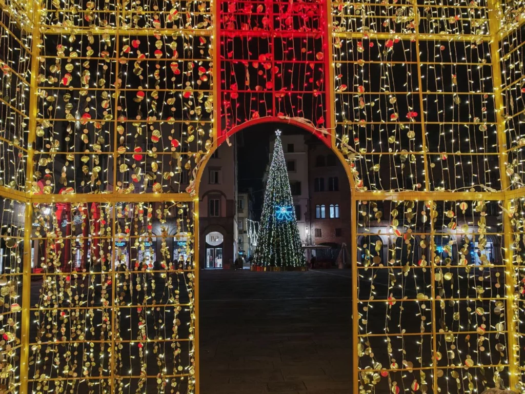 Artistic Christmas illuminations Lucca